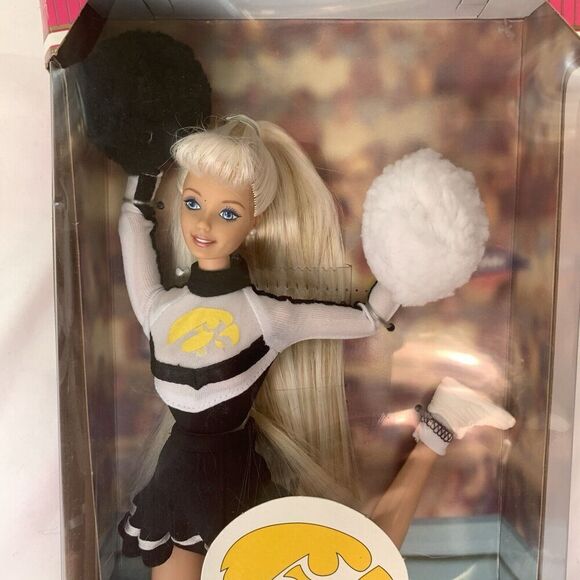 University Barbie Iowa Hawkeyes Special Edition 1996 NEW Mattel 20367 - Picture 2 of 12